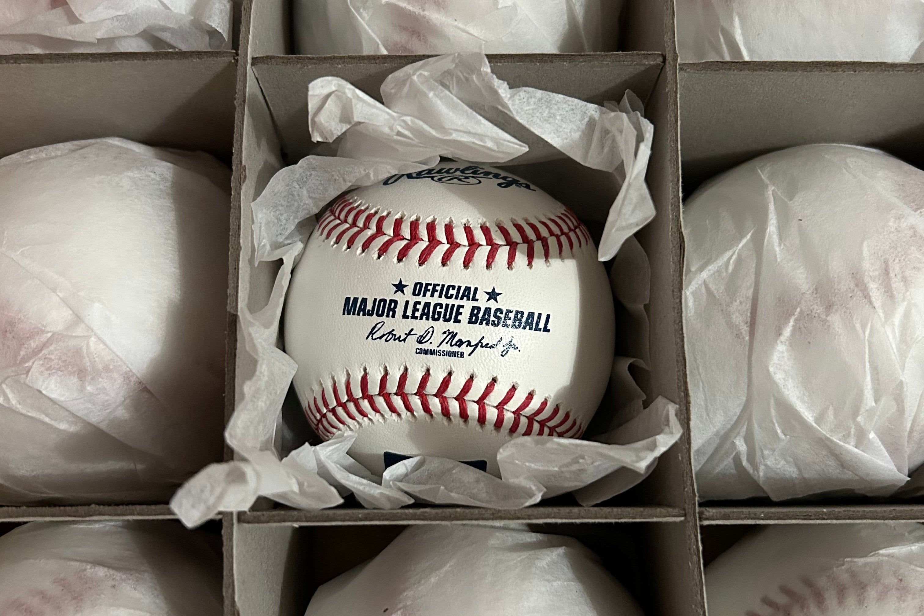 1 Dozen Rawlings Official Major League Baseballs MLB - Brand New!
